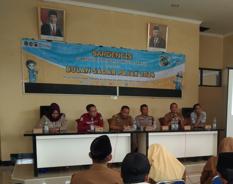 sosialisasi kebijakan pajak daerah dan program layanan Samsat di aula Kec. Pamarican - (Ada 0 foto)